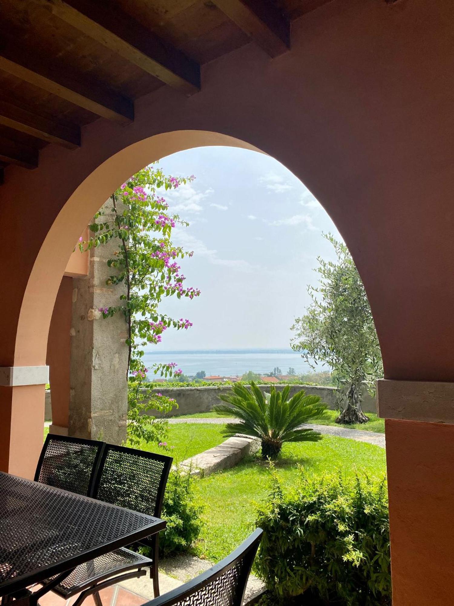 Castello Belvedere Apartments Desenzano del Garda Exterior foto