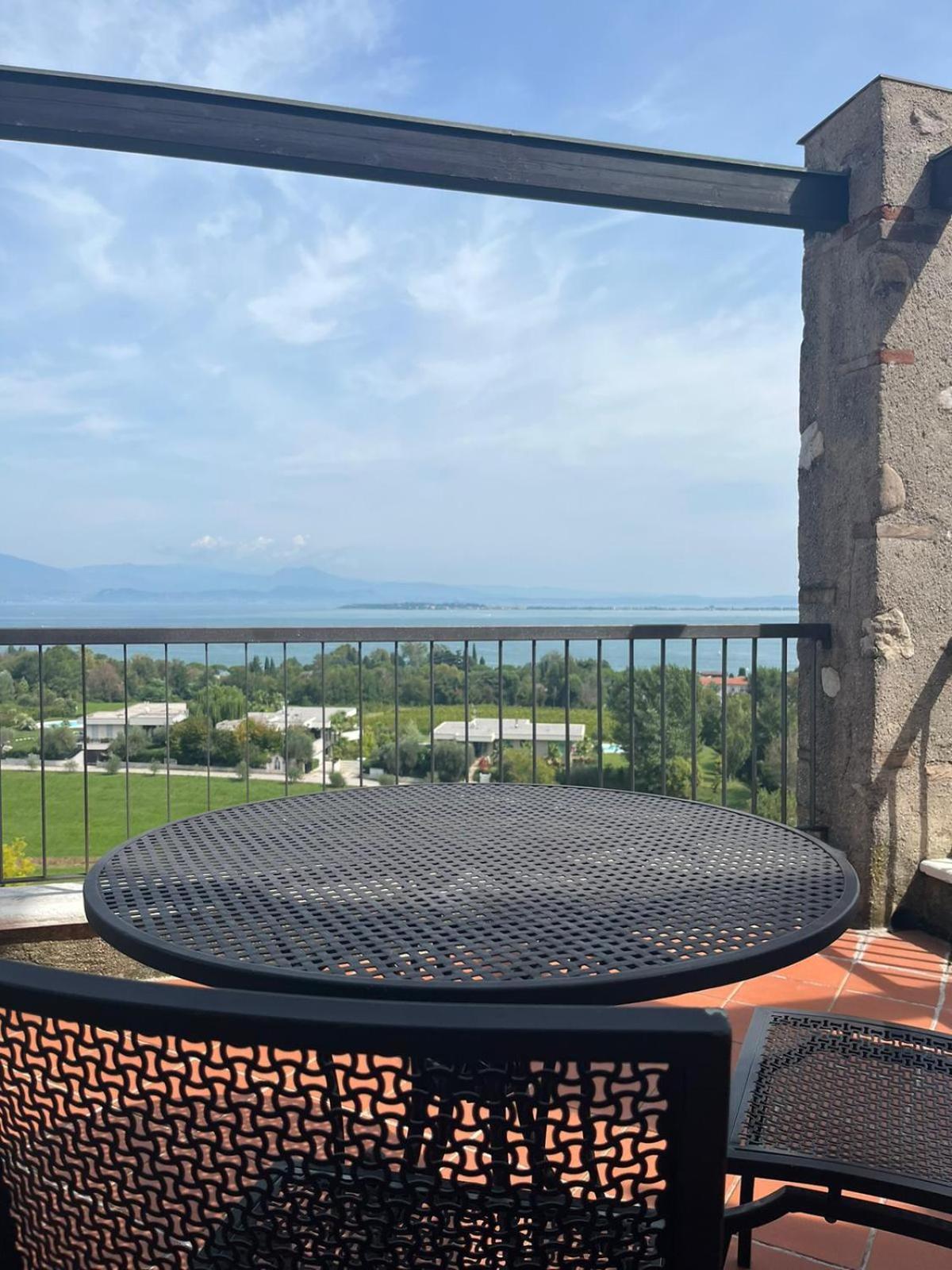 Castello Belvedere Apartments Desenzano del Garda Exterior foto